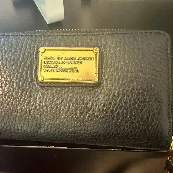 Marc by Marc Jacobs Classic Q Wingman Wristlet - Picture 5 of 11